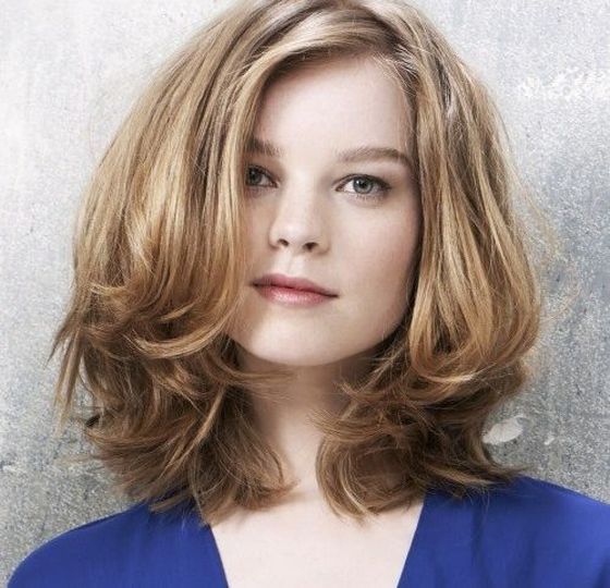 Penteados femininos para cabelos médios e rosto redondo